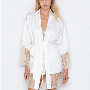 Flora Nikrooz Aurora Charmeuse Kimono Robe